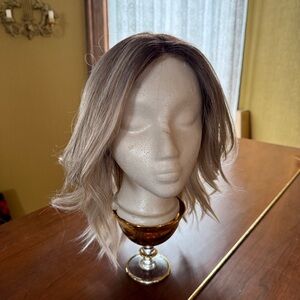 Elegant Ash Blonde Wig for Women